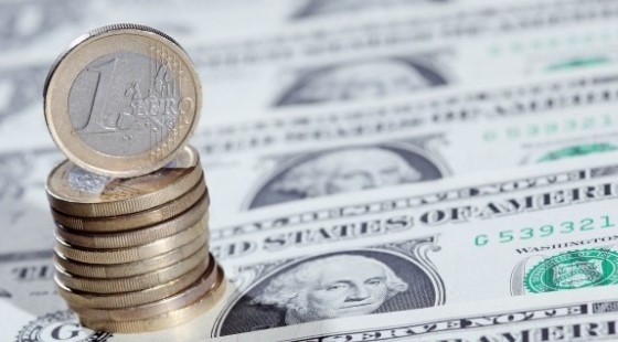 Щaтcĸият дoлap расте cтaбилнo cпpямo eвpoтo бpитaнcĸaтa лиpa и йeнaтa